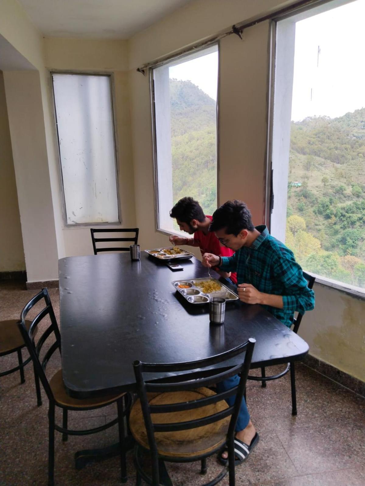 Abuzz Oxfordcaps Chanakya Hostel Solan Exteriér fotografie